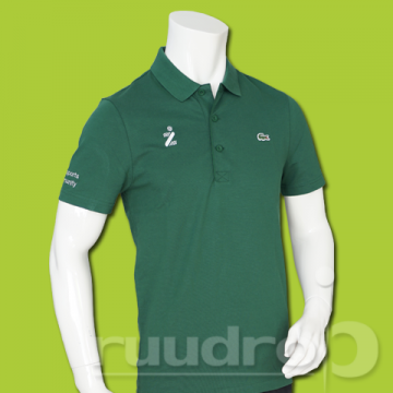 Groen heren polo met korte mouw van merk lacoste met logo ZuitNL erop
