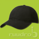 Een zwarte KingCap microfiber sport cap om te borduren