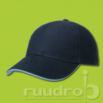 Een navy KingCap pet van zwaar kwaliteitskatoen met licht blauwe kleur aan onderzijde klep