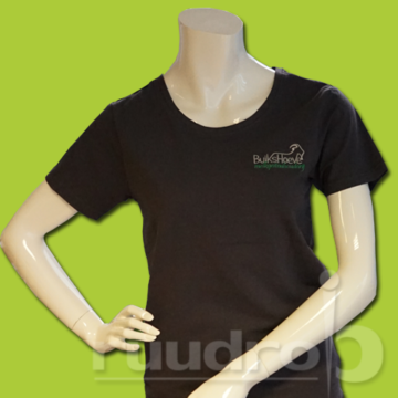 Een dames t-shirt geborduurd met het logo van BuiksHoeve