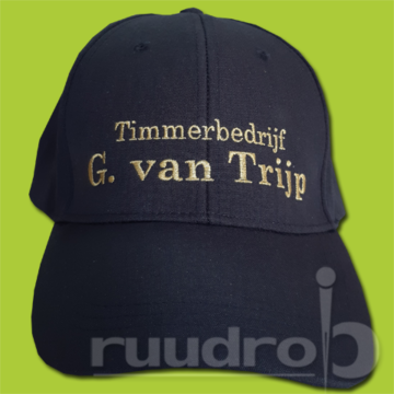 geborduurde pet met gouddraad met het logo van G. van Trijp