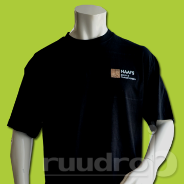 Zwart t-shirt geborduurd met logo van Naafs