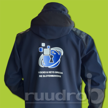 softshell jas bedrukt met logo van Locks & Keys Breda