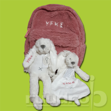 Roze rugtas en twee witte knuffelkonijntjes geborduurd met naam Yfke