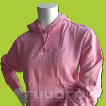 Roze hoody van again and again geborduurd in ton-sur-ton met de tekst again and again